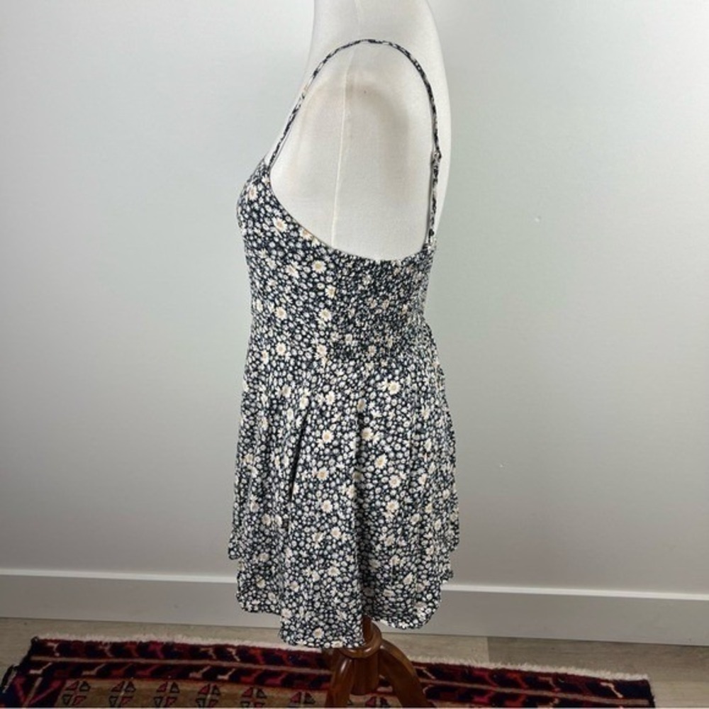 Urban Outfitters Black Daisy Floral Smocked Mini Dress Ruffle Hem Size M FD5532 - Picture 8 of 15